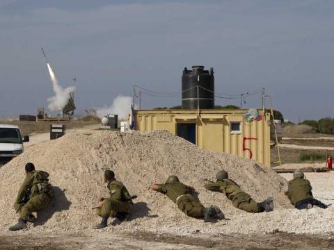 Hệ thống đánh chặn Iron Dome khai hỏa.