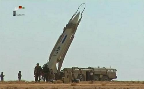 Xe phóng tự hành tên lửa đạn đạo Scud của Quân đội Syria triển khai chiến đấu.