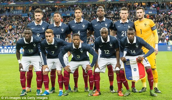 Trước nỗi đau của dân tộc Pháp, cũng như của nhiều thành viên trong đội tuyển, HLV Didier Deschamps đã tạo cơ hội để bất cứ tuyển thủ Pháp nào cảm thấy không ổn về mặt tâm lý và tinh thần có thể không tham dự trận giao hữu với Anh. 