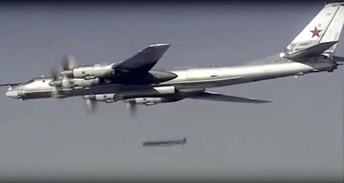 
Máy bay ném bom Tu-95 Nga đang tấn công mục tiêu IS ở Syria.
