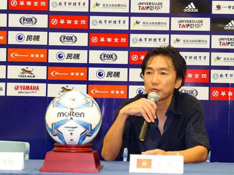 Lối chơi mà HLV Toshiya Miura xây dựng cho đội tuyển bị nhiều chuyên gia đánh giá là không phù hợp. Ảnh: Đoàn Nhật