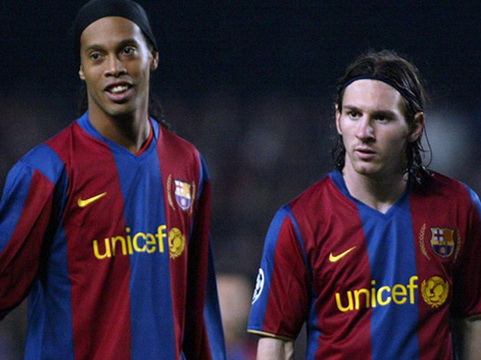 
Messi và Ronaldinho là bạn tốt.
