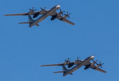 Bộ đôi oanh tạc cơ chiến lược Tu-95 của Không quân vũ trụ Nga.