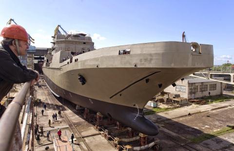 Hình ảnh chiếc tàu đổ bộ lớp Ivan Gren đầu tiên đang hoàn thiện tại nhà máy.