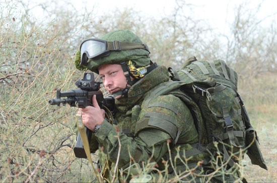 
Vị giám đốc điều hành này còn cho biết thêm, bộ trang phục Ratnik dự kiến sẽ tham gia cùng các đơn hàng xuất khẩu vũ khí tiểu liên và đạn dược của TsNIITochMash trên thị trường quốc tế trong thời gian tới.
