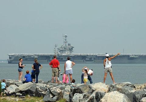 
Tàu sân bay USS Harry S. Truman.
