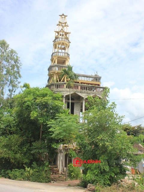 Ngôi nhà kỳ dị này là của gia đình ông Nguyễn Văn Cường (xóm Tân Quang, xã Hoa Thành, Yên Thành, Nghệ An)