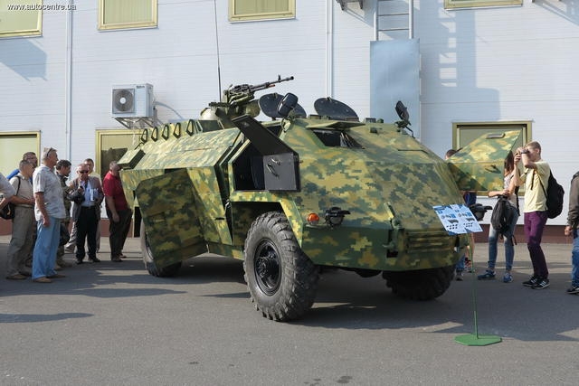 
Mới đây nhất là Nhà máy sản xuất tăng thiết giáp Zhytomyr - một trong những công ty con của Tập đoàn xuất nhập khẩu vũ khí nhà nước Ukroboronprom của Ukraine đã cho ra mắt khái niệm xe bọc thép hạng nhẹ mới Ovod có thể được tích hợp với hầu hết mọi khung gầm xe tải đặc chủng 4x4.

Dòng xe bọc thép Ovod được thiết kế theo dạng module có thể dễ dàng được tích hợp vào các dòng khung gầm xe tải đặc chủng như GAZ-66, ZIL-131, URAL-375, MAZ. Và chỉ cần giữ lại phần động cơ diesel và khung gầm chính của xe.
