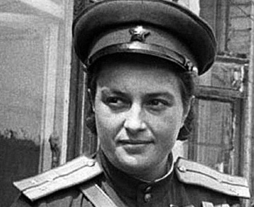 
Chân dung nữ xạ thủ Lyudmila Mikhailovna Pavlichenko.
