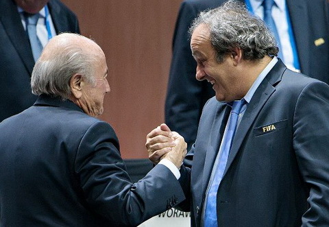 
Hôm nay, FIFA sẽ tuyên cấm Blatter và Platini hoạt động bóng đá trong 7 năm.
