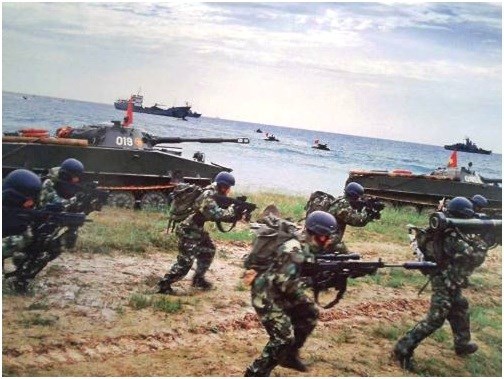 
Quân đội Việt Nam diễn tập phối hợp với tăng thiết giáp
