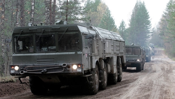 Được biết, hồi cuối năm 2014, Quân khu Trung tâm cũng đã được tiếp nhận tổ hợp tên lửa Iskander-M. Hãng Tass dẫn nguồn từ Bộ Quốc phòng Nga cho biết, biên đội tên lửa đạn đạo chiến thuật Iskander-M đã được triển khai cho Quân khu Trung tâm (đơn vị phụ trách các khu vực sông Volga, Siberia và Ural). 