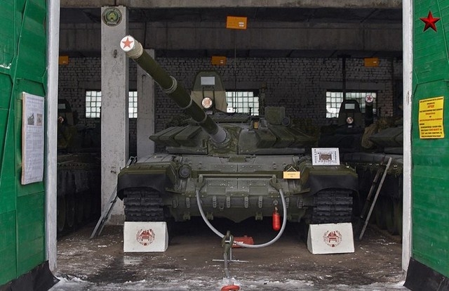 Vì vậy, không khó hiểu vì sao trong thời gian qua, Nga đã liên tiếp biên chế cho Quân khu Trung tâm dàn vũ khí ưu tú nhất của mình. Trong ảnh: Tăng T-72B3. 