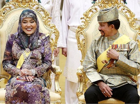 Sultan Hassanal Bolkiah (Quốc vương Brunei) là 1 trong những Quốc vương giàu có nhất trên thế giới với khối tài sản ròng lên tới hơn 20 tỷ USD