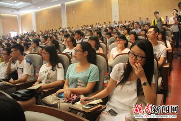 Một trường đại học tại tỉnh Hồ Nam đã áp dụng phương pháp quay xổ số để chọn lựa môn học cho sinh viên.