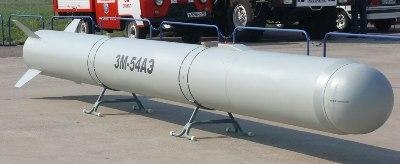 
Tên lửa hành trình chiến lược Rk-55 Granat (SS-N-21 ‘Sampson’) là câu trả lời của Liên Xô cho tên lửa hành trình BGM-109 Tomahawk của Mỹ.

Rk-55 Granat có chiều dài 8,09m, đường kính thân 0,514m, sải cánh 3,1m, trọng lượng phóng 1,7 tấn, có thể mang đầu đạn hạt nhân 200klt. Nó có tốc độ hành trình 0.77Mach, tầm phóng tối đa 2500 km.
