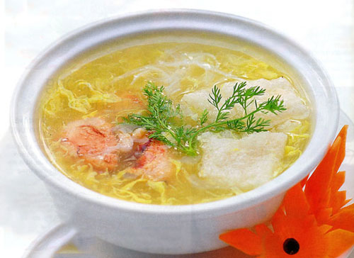 Các món súp nóng như súp gà, súp bò có tác dụng làm ấm cơ thể lên một cách rõ ràng cho những ngày mùa đông. Ảnh minh họa.