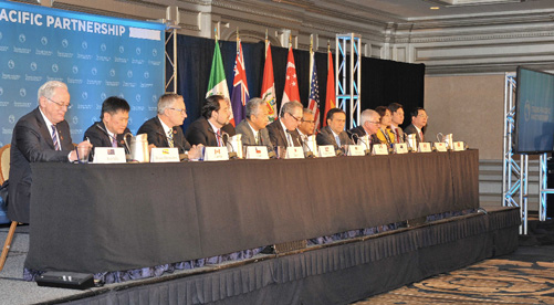 
Bộ trưởng Thương mại các nước tham gia đàm phán TPP họp báo chung tại Atlanta ngày 5/10. Ảnh: Thanh Tuấn - P/v TTXVN tại Mỹ
