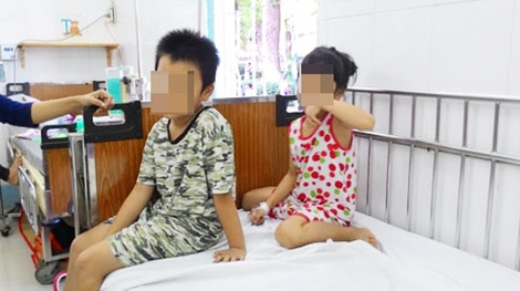 
Hai bé đang được tiếp tục theo dõi tại khoa Chống độc  bệnh viện Nhi Đồng 2, TP Hồ Chí Minh.
