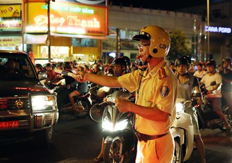 
Lực lượng CSGT Đà Nẵng làm nhiệm vụ điều tiết giao thông.
