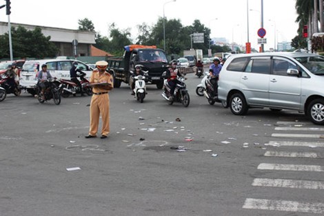 
Vụ tai nạn xảy ra ở giao lộ Nguyễn Hữu Thọ - Nguyễn Thị Thập, phường Tân Hưng, quận 7. Ảnh: Nguyễn Tân
