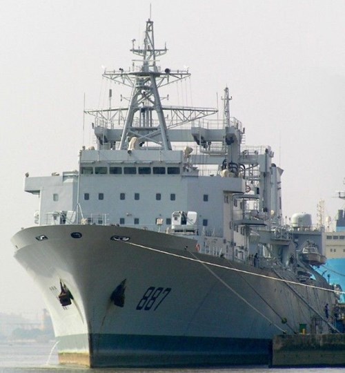 Tàu tiếp tế tổng hợp Vi Sơn Hồ số hiệu 887 Type 903 lớp Phúc Trì, Hạm đội Nam Hải, Hải quân Trung Quốc.