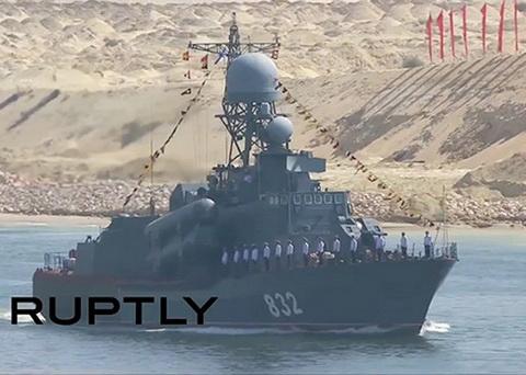 Tàu tên lửa R-32 của Nga tham gia diễu hành ngày 6-8 nhân khánh thành kênh đào Suez mới