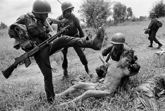 Hình ảnh Những bức hình ám ảnh về chiến tranh Việt Nam của AP số 2