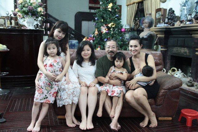 
Gia đình hạnh phúc của NSND Lê Hùng - Hoài Thu (ảnh nhân vật cung cấp).
