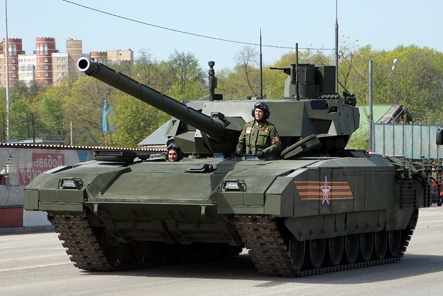 
Trước đó trên các nguyên mẫu T-14 Armata ban đầu, tổ hợp súng máy tự động điều khiển từ xa PKTM được nạp đạn hoàn toàn thủ công tuy nhiên vấn đề này đã được khắc phục và kíp chiến đấu của T-14 chỉ cần dùng một nút bấm để thay đạn cho tổ hợp vũ khí tự động này.
