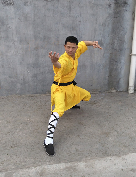 Triệu Nhuệ cũng giống như bao chàng trai trẻ khác nhưng lại giỏi võ công.