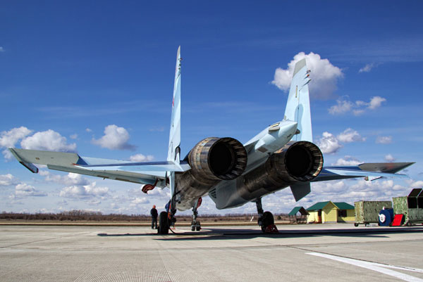 Cận cảnh ống xã của động cơ kiểm soát vector lực đẩy trên Su-35S.