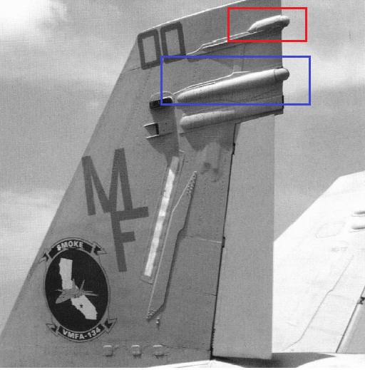 Một số hệ thống điện tử hàng không trên cánh đuôi đứng của F/A-18A: trên cùng khoanh đỏ là ăng ten gây nhiễu băng sóng cao AN/ALQ-126B, ở dưới khoanh xanh là ăngten gây nhiễu băng sóng thấp AN/ALQ-126B