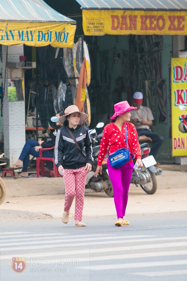 Chuyện ít biết về người chị cả của Công Vinh hàng ngày đi bán vé số mưu sinh 10