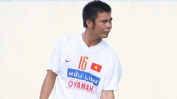 
Trương Đắc Khánh (Khánh “khỉ”). Cựu cầu thủ Sông Lam Nghệ An được đồng đội đặt cho biệt danh này vì khuôn mặt lúc nào cũng nhăn như khỉ.
