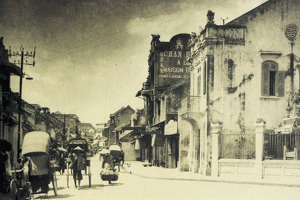 
Phố Hàng Bạc (rue des Changeurs) đầu thế kỷ XX...
