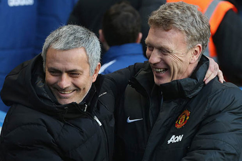 
Dù Mourinho là bạn, Sir Alex lại chọn David Moyes
