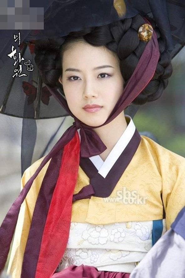 Moon Chae Won ghi điểm với vai diễn kỹ nữ Jung Hyang trong bộ phim truyền hình Họa sĩ gió.