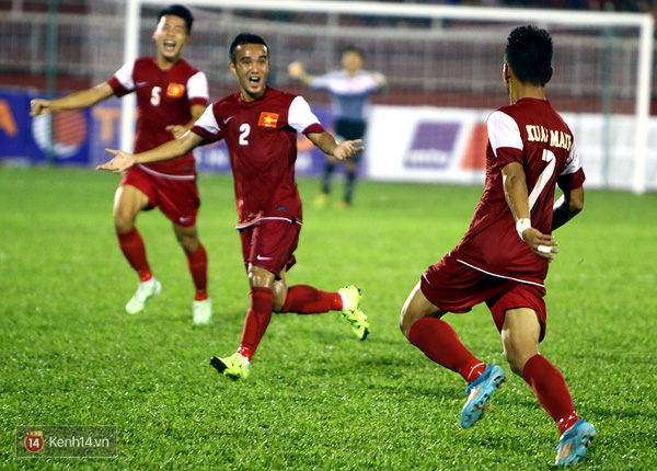 Phút 36, Xuân Mạnh quân bình tỷ số cho U21 Việt Nam với một cú đệm bóng vào lưới trống.