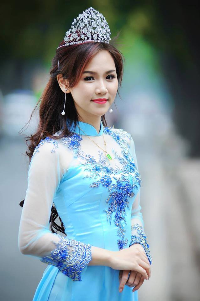 Nữ sinh trình diễn áo dài đẹp nhất trong cuộc thi Hoa khôi sinh viên Hà Nội 2014