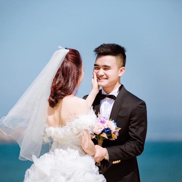 Bộ ảnh cưới đẹp mê mẩn của cặp cô dâu chú rể toàn vàng ở Hà Tĩnh