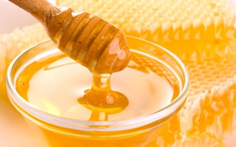
Uống mật ong đều đặn có lợi cho sức khỏe và giúp da bạn hồng hào, khỏe mạnh. Nhưng đối với một số người, những dưỡng chất phong phú của mật ong có thể gây ảnh hưởng đến sức khỏe.
