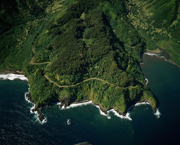 Đường Hana, Hawaii&nbsp;dài 84km chạy xuyên qua rừng nhiệt đới, nối liền thị trấn Kahului và thị trấn Hana ở Maui.