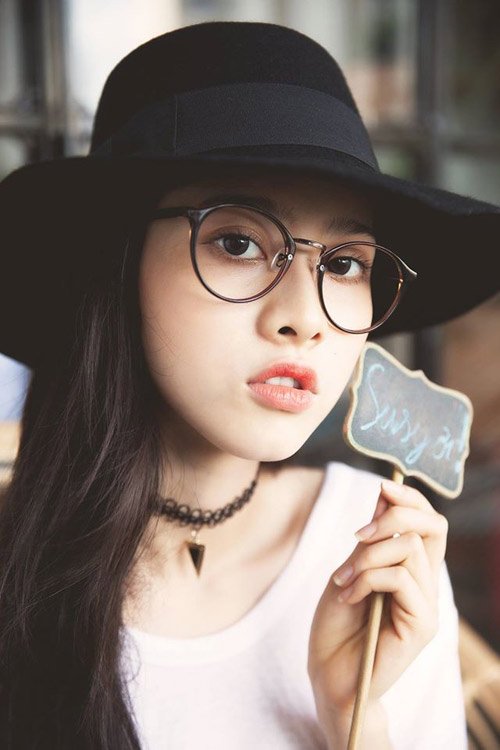 Nhìn bức ảnh này, khá nhiều người liên tưởng đến vẻ đẹp kẹo ngọt của hot girl Chi Pu thuở mới vào nghề
