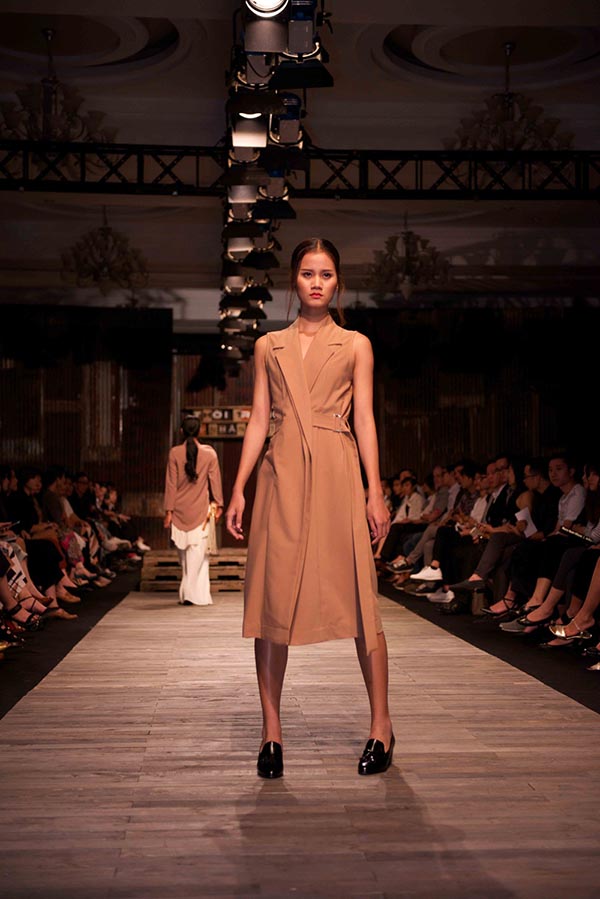 
Ngoài Lan Khuê, Quán quân Vietnams Next Top Model 2015 Hương Ly và một vài người mẫu mới nổi cũng được mời tham gia biểu diễn.
