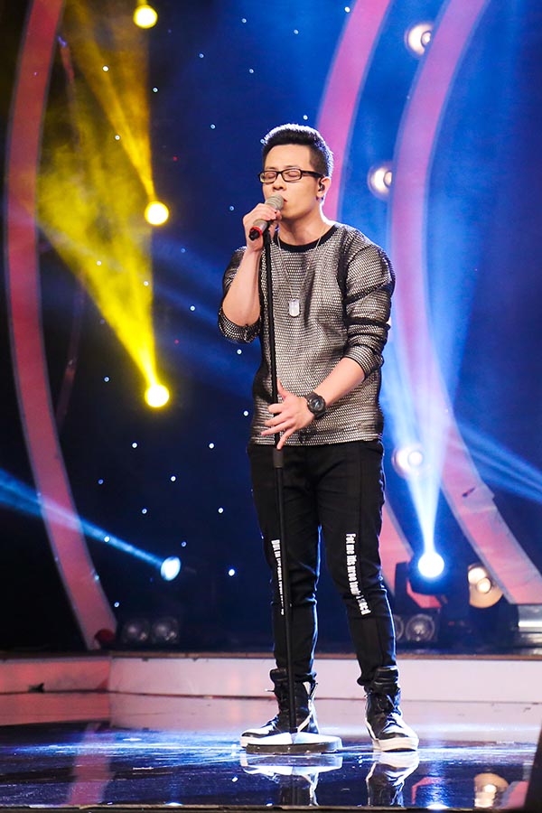 
Bộ 3 giám khảo đánh giá cao cảm xúc của Sỹ Tuệ khi trình bày ca khúc Chỉ một câu của Phạm Toàn Thắng.
