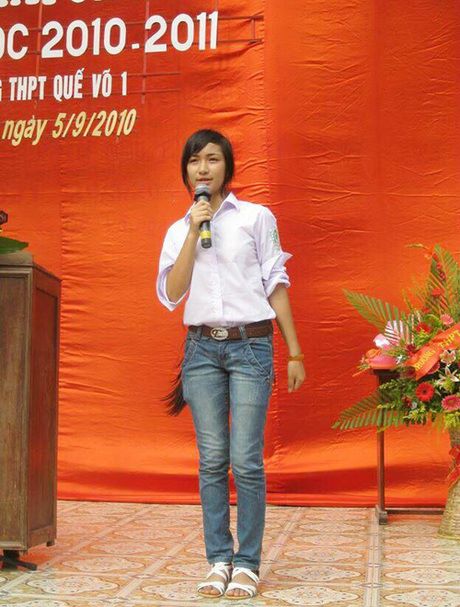 
Hòa Minzy trong một buổi biểu diễn văn nghệ.
