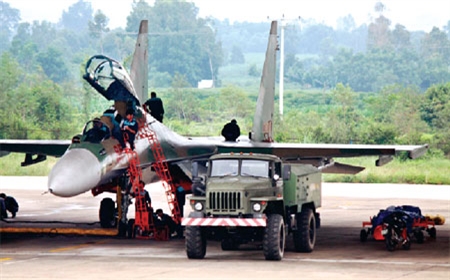 Trung đoàn Không quân thứ ba trang bị Su-30MK2 - Ảnh 1.