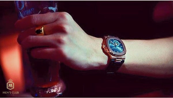 Những chiếc đồng hồ đắt tiền như Patek Philippe Nautilus có giá khoảng 50 nghìn USD ngập tràn Instagram. (Ảnh: H.N).