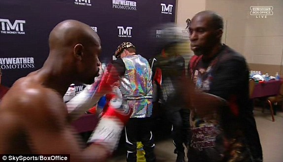 Mayweather dợt qua vài đường cơ bản